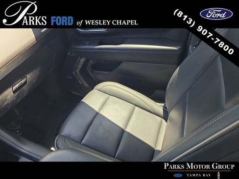 Used 2024 Chevrolet Suburban Premier AWD/4WD image 14