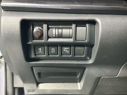 Used 2022 Subaru Crosstrek 2.5i Sport w/ Moonroof Package image 17