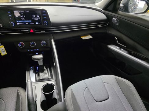 New 2026 Hyundai Elantra SE image 17