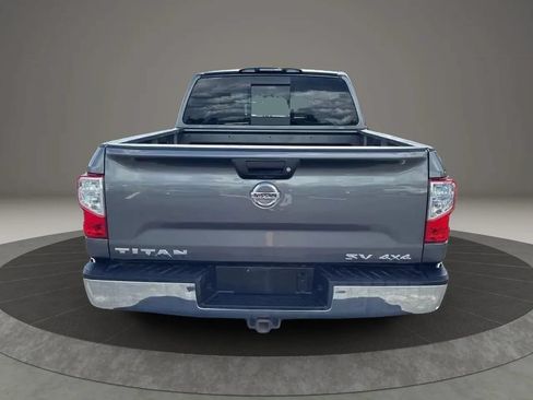 Used 2019 Nissan Titan SV AWD/4WD image 3