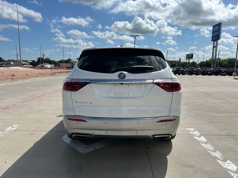 Used 2023 Buick Enclave Essence w/ Experience Buick Package FWD image 4