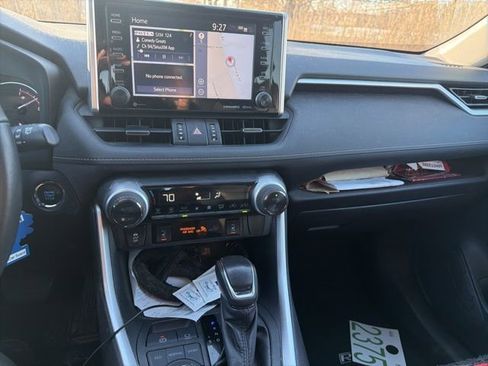 Used 2019 Toyota RAV4 Limited image 9