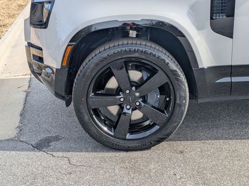 New 2026 Land Rover Defender 110 X-Dynamic SE image 35