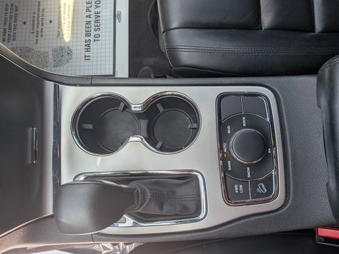 Used 2018 Jeep Grand Cherokee Limited AWD/4WD image 23