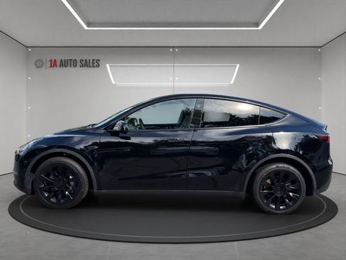 Used 2023 Tesla Model Y Long Range AWD/4WD image 2