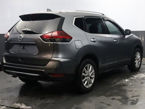 Used 2018 Nissan Rogue SV image 4