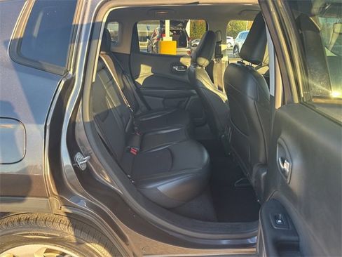 Used 2019 Jeep Compass Latitude image 31