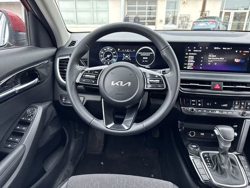 Certified 2024 Kia Seltos X-Line image 14