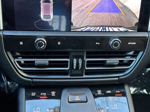 Used 2024 Porsche Macan image 24