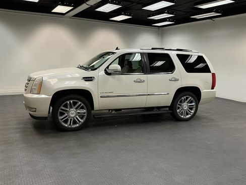 Used 2010 Cadillac Escalade Premium AWD/4WD image 2