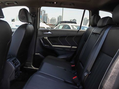 Certified 2023 Volkswagen Tiguan SE R-Line FWD image 18
