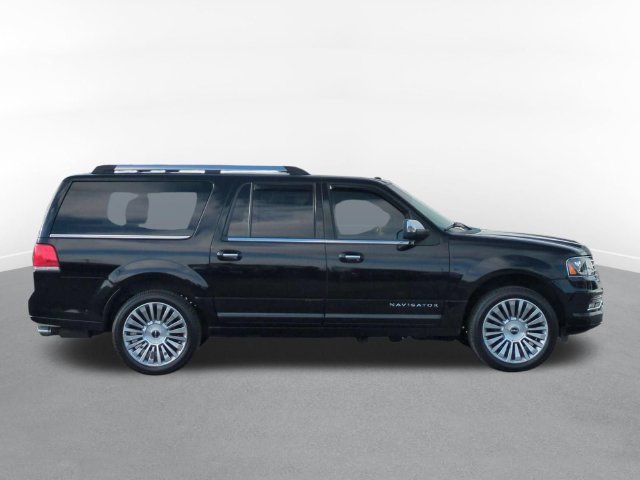 Used 2017 Lincoln Navigator L Reserve AWD/4WD image 2