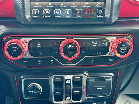 Used 2021 Jeep Wrangler Unlimited Rubicon AWD/4WD image 18
