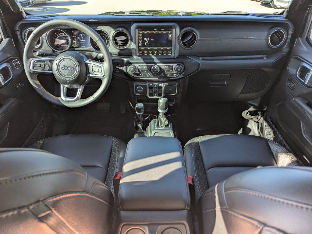 Used 2023 Jeep Gladiator Overland AWD/4WD image 15