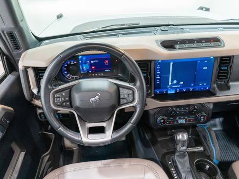 Used 2023 Ford Bronco Wildtrak image 12