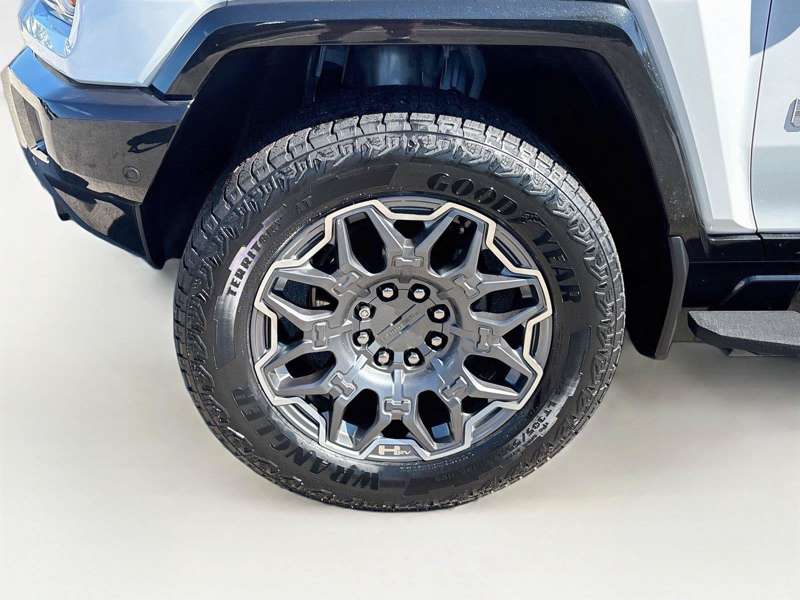 Used 2025 GMC Hummer EV 3X AWD/4WD image 32