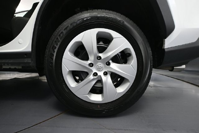 Used 2025 Toyota RAV4 LE FWD image 10