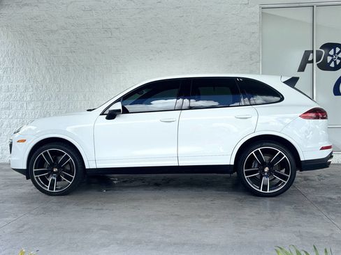 Used 2017 Porsche Cayenne Platinum Edition w/ Premium Package (PJV) image 7