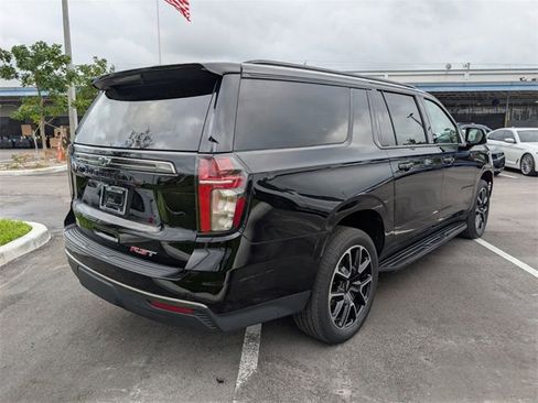 Used 2022 Chevrolet Suburban RST w/ Luxury Package image 12