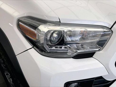 Used 2019 Toyota Tacoma TRD Off-Road w/ TRD Premium Off Road Package AWD/4WD image 29