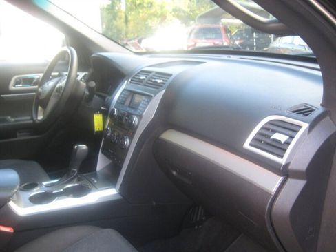 Used 2015 Ford Explorer XLT image 12