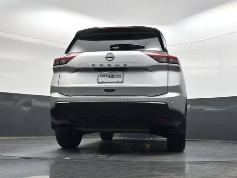 Used 2025 Nissan Rogue SV w/ SV Premium Package FWD image 45