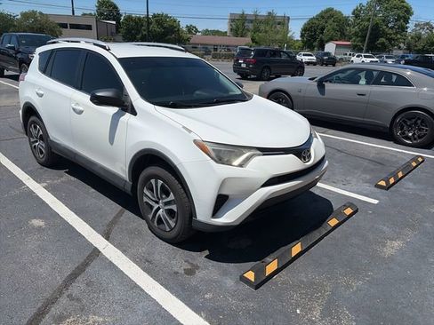 Used 2016 Toyota RAV4 LE FWD image 5