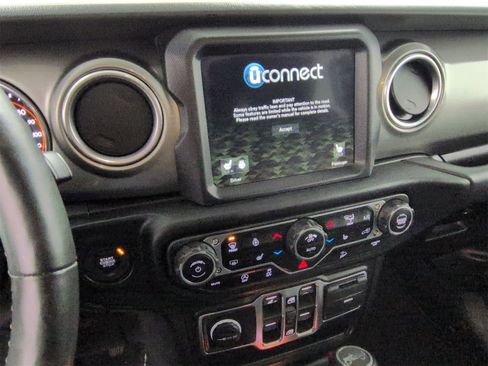 Certified 2019 Jeep Wrangler Unlimited Sahara image 28