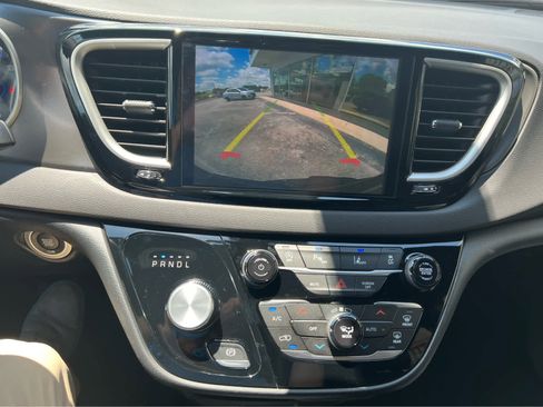 New 2025 Chrysler Voyager LX image 18