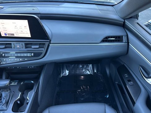 Certified 2025 Lexus ES 300h w/ Premium Package image 28