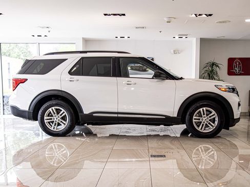 Used 2021 Ford Explorer XLT AWD/4WD image 9