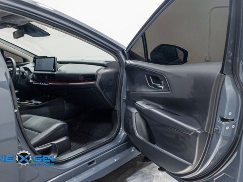 Used 2025 Toyota Prius Plug-In Hybrid image 38