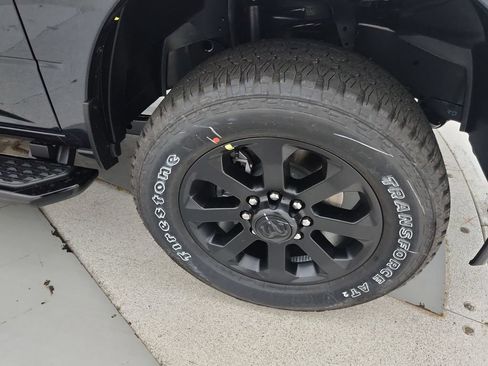 New 2026 RAM 2500 Laramie AWD/4WD image 32