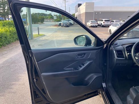 Used 2024 Nissan Rogue S FWD image 19