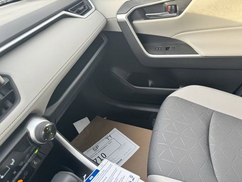 Used 2025 Toyota RAV4 XLE image 21