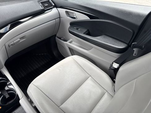 Used 2022 Honda Pilot Touring image 16