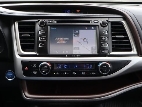 Used 2017 Toyota Highlander XLE AWD/4WD image 37