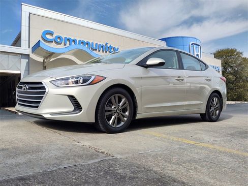 Used 2018 Hyundai Elantra SEL w/ Cargo Package image 1