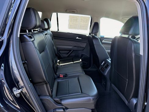 Certified 2023 Volkswagen Atlas SE w/ Black Wheel Package FWD image 18