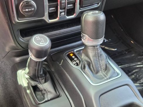 Used 2024 Jeep Wrangler Unlimited Sport AWD/4WD image 18