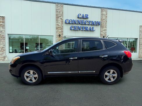Used 2012 Nissan Rogue S w/ Special Edition Pkg FWD image 2