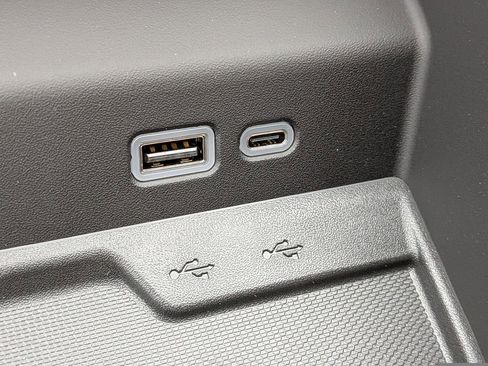 New 2026 Chevrolet Suburban Premier image 24