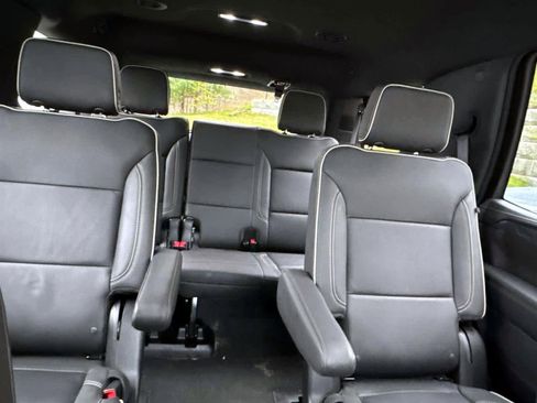 Used 2024 GMC Yukon SLT w/ SLT Luxury Package AWD/4WD image 11