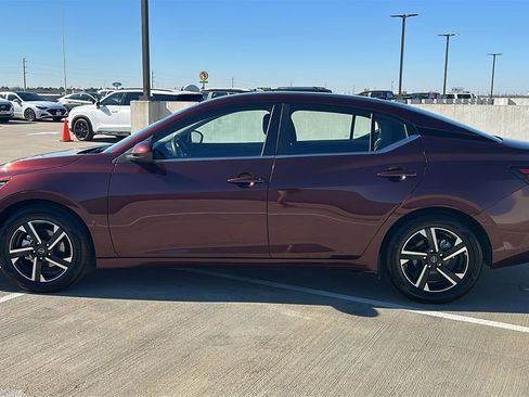 Used 2025 Nissan Sentra SV image 9