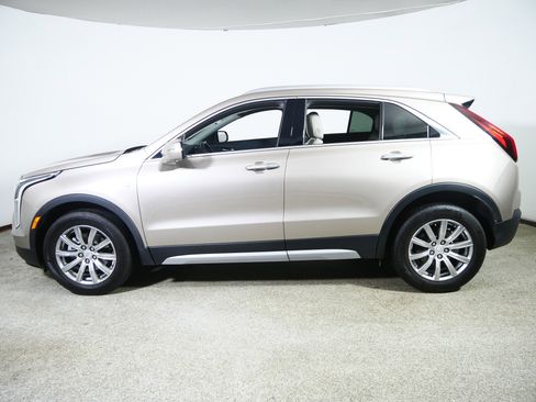 Used 2022 Cadillac XT4 Premium Luxury w/ Enhanced Visibility Package image 4