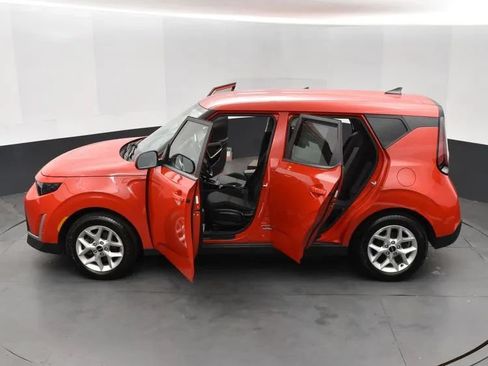 Used 2023 Kia Soul LX w/ Option Group 015 FWD image 7