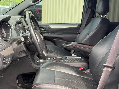 Used 2017 Dodge Grand Caravan GT FWD image 4