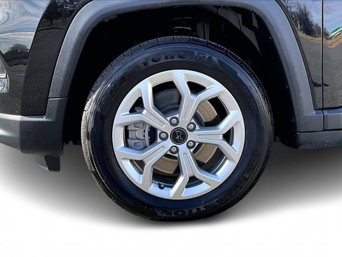 Certified 2025 Jeep Compass Latitude image 30