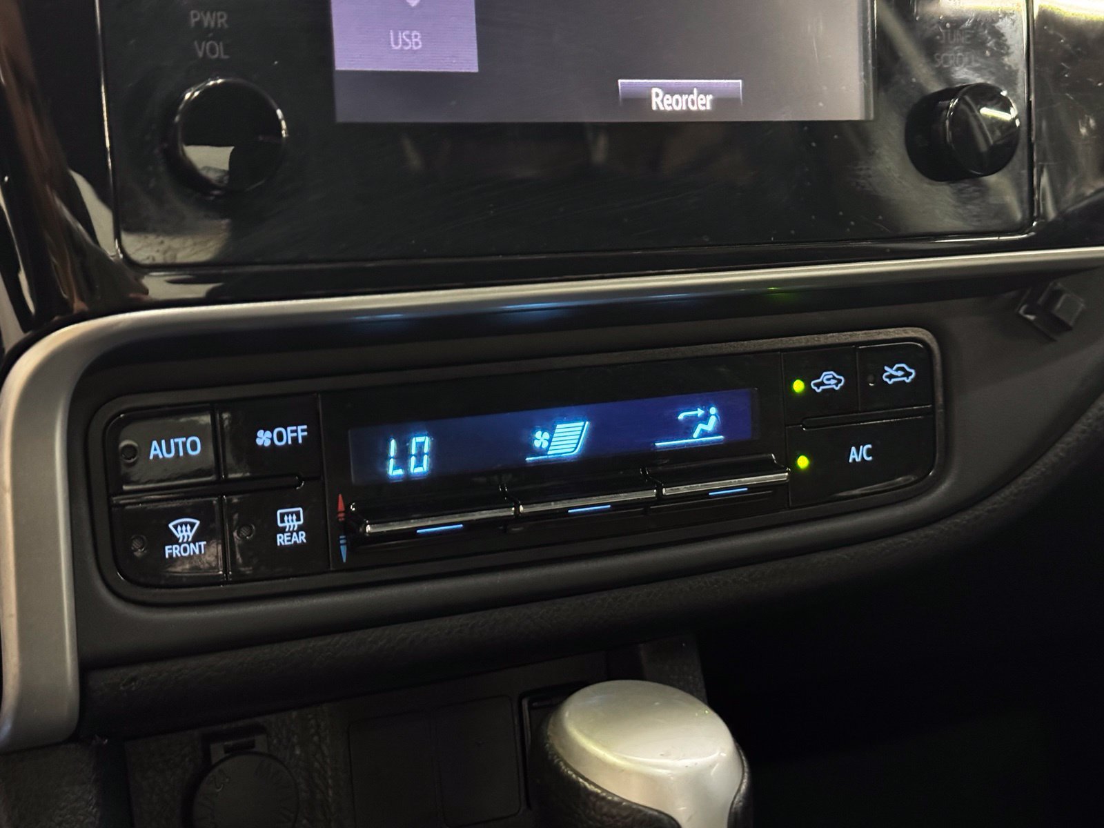 Used 2019 Toyota Corolla LE FWD image 17