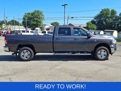 Used 2024 RAM 3500 Tradesman w/ Chrome Appearance Group AWD/4WD image 8